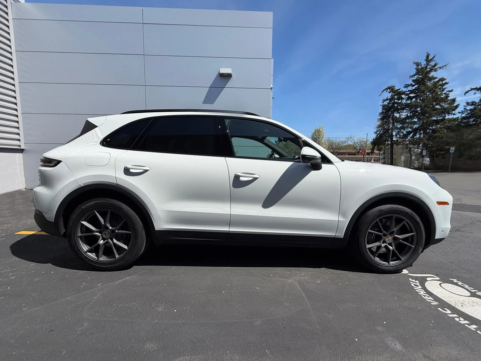 2025 Porsche 9Y0/9Y3 Cayenne - Image 12 of 31