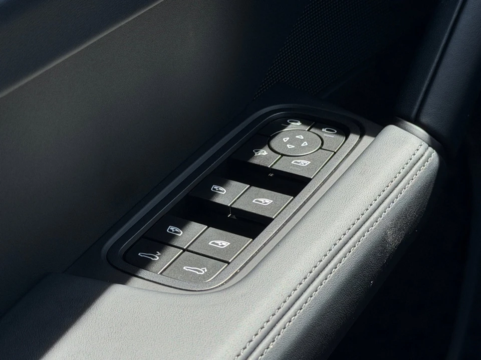 2025 Porsche 9Y0/9Y3 Cayenne - Image 16 of 31