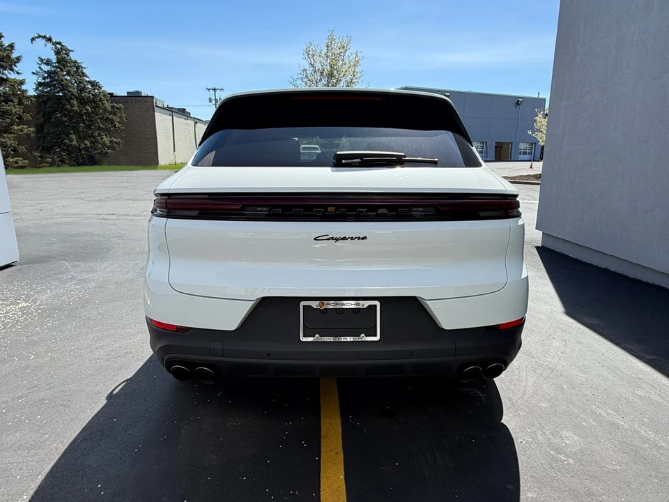 2025 Porsche 9Y0/9Y3 Cayenne - Image 14 of 31