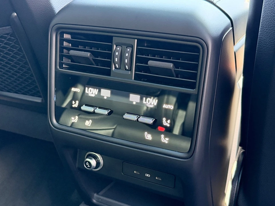 2025 Porsche 9Y0/9Y3 Cayenne - Image 30 of 31