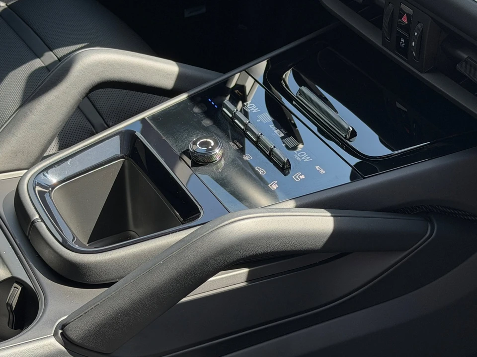 2025 Porsche 9Y0/9Y3 Cayenne - Image 22 of 31