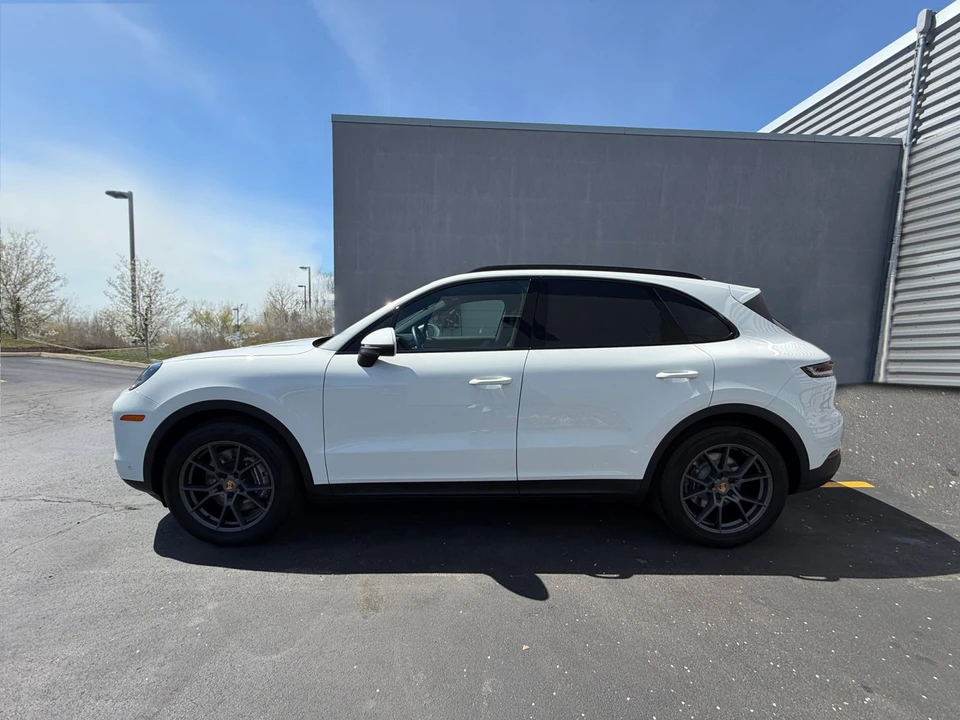 2025 Porsche 9Y0/9Y3 Cayenne - Image 2 of 31