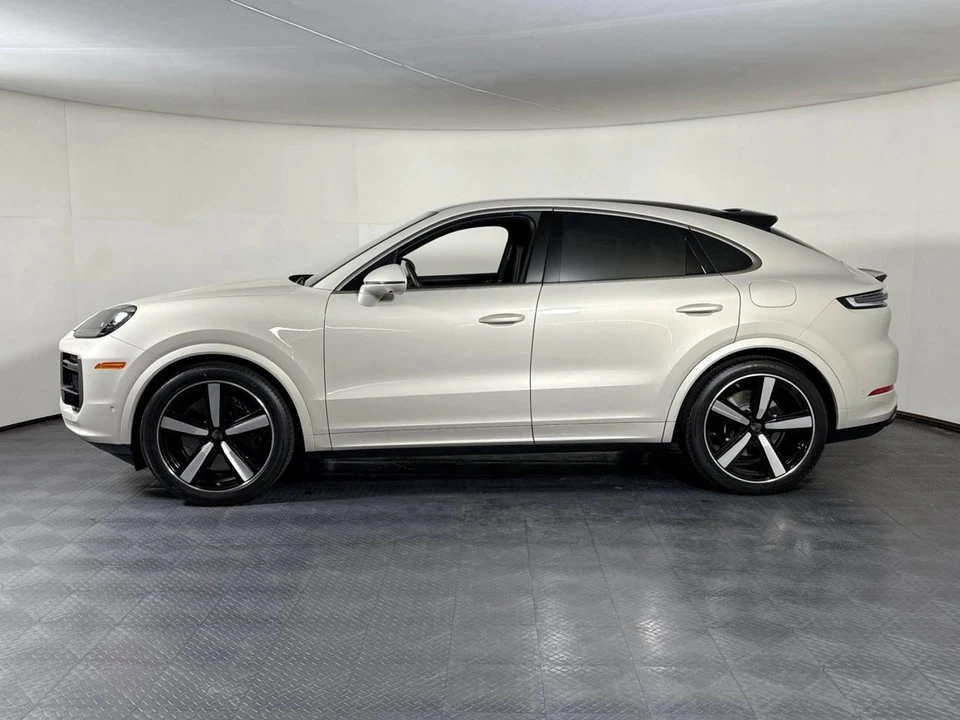 2025 Porsche 9Y0/9Y3 Cayenne Coupe - Image 2 of 4