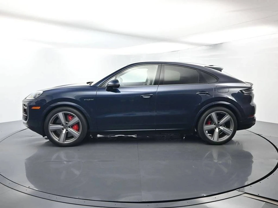 2025 Porsche 9Y0/9Y3 Cayenne Turbo - Image 2 of 4