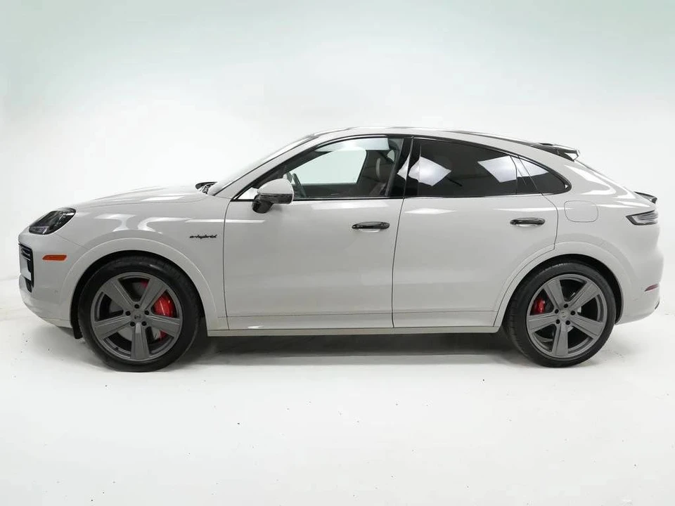 2025 Porsche 9Y0/9Y3 Cayenne Coupe - Image 2 of 5