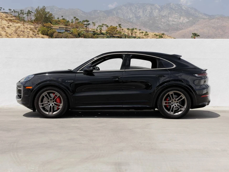 2025 Porsche 9Y0/9Y3 Cayenne Coupe - Image 2 of 4