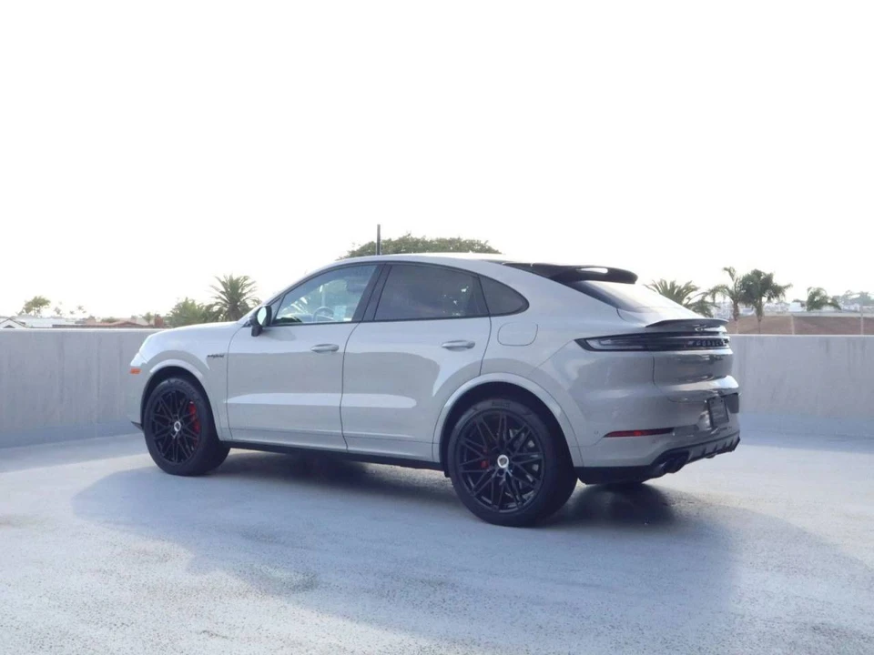 2025 Porsche 9Y0/9Y3 Cayenne Coupe - Image 3 of 4