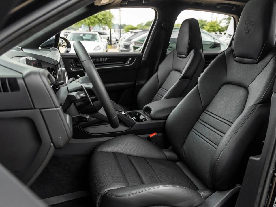 2025 Porsche 9Y0/9Y3 Cayenne Turbo - Image 5 of 5