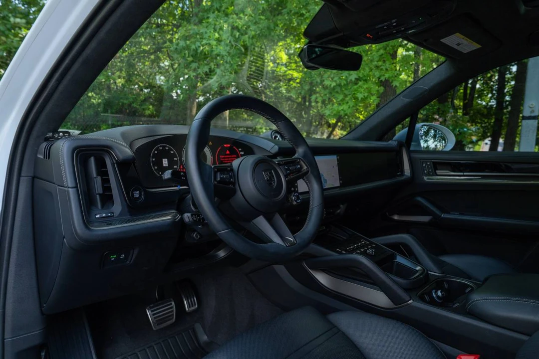 2025 Porsche 9Y0/9Y3 Cayenne Turbo - Image 4 of 4