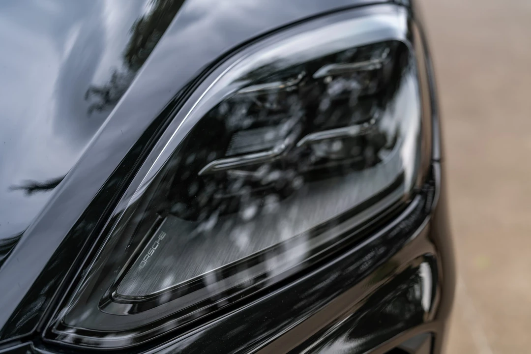 2025 Porsche 9Y0/9Y3 Cayenne Turbo - Image 21 of 31