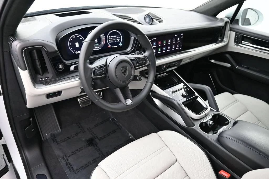 2025 Porsche 9Y0/9Y3 Cayenne Turbo - Image 4 of 5