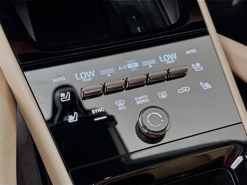 2025 Porsche - Image 14 of 31