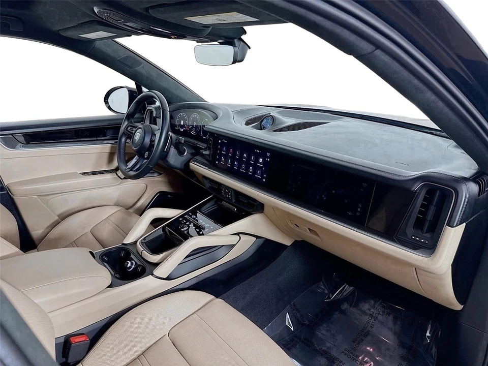 2025 Porsche - Image 26 of 31