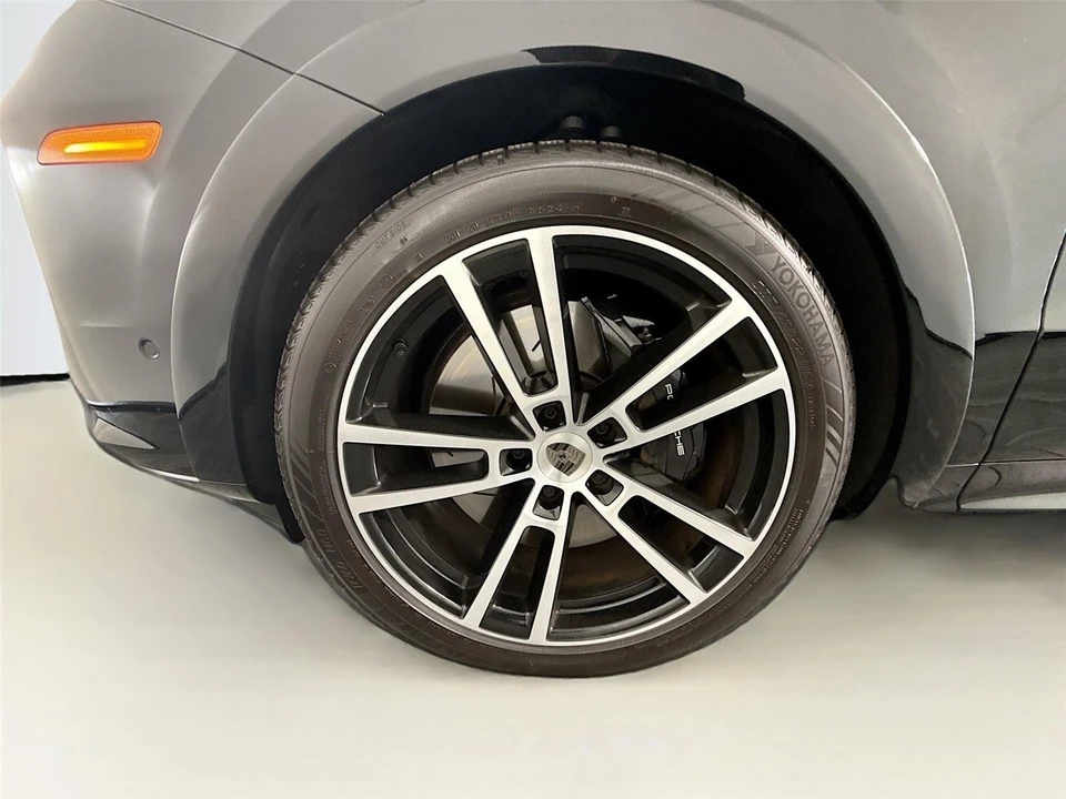 2025 Porsche - Image 30 of 31