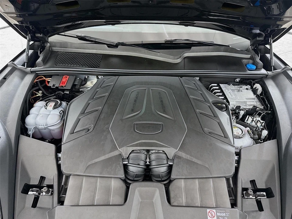 2025 Porsche 9Y0/9Y3 Cayenne Turbo - Image 27 of 31