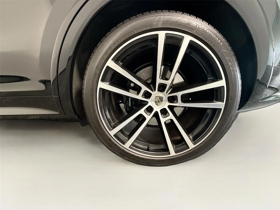 2025 Porsche - Image 29 of 31