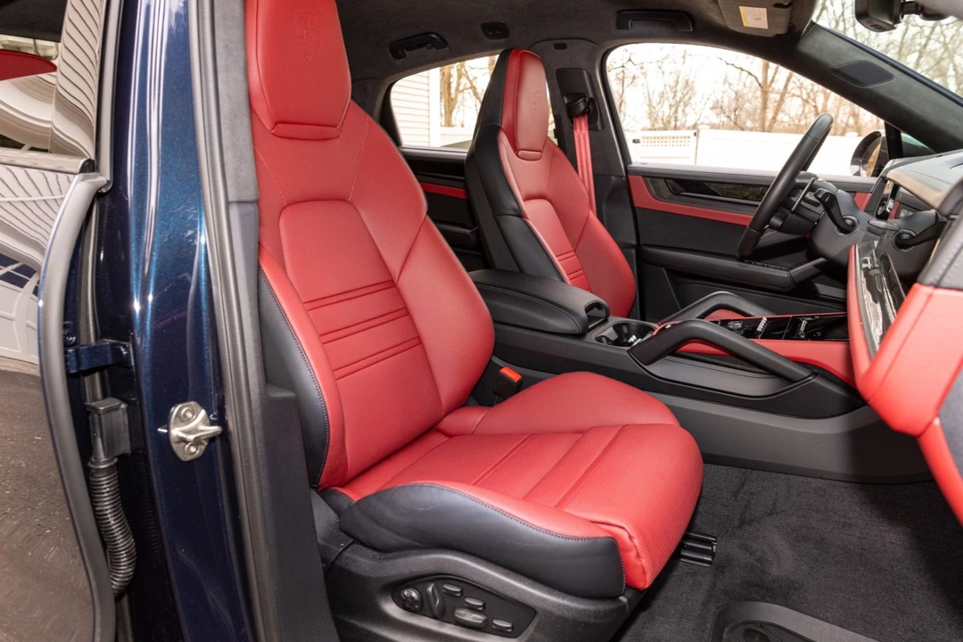 2025 Porsche 9Y0/9Y3 Cayenne Turbo GT - Image 4 of 10