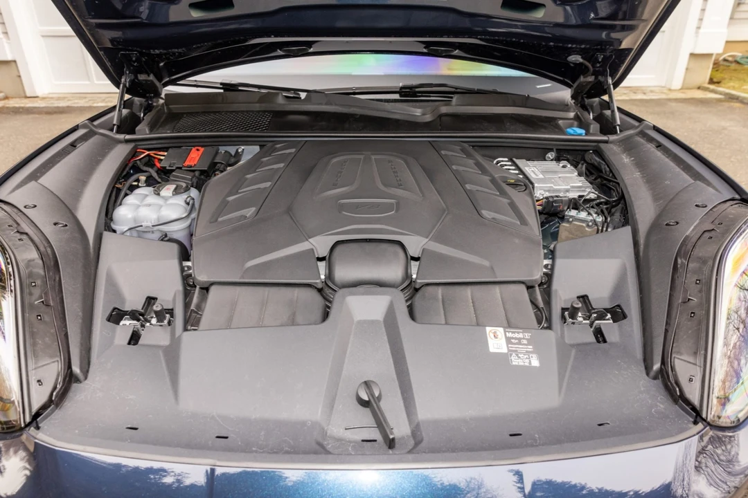 2025 Porsche 9Y0/9Y3 Cayenne Turbo GT - Image 6 of 10