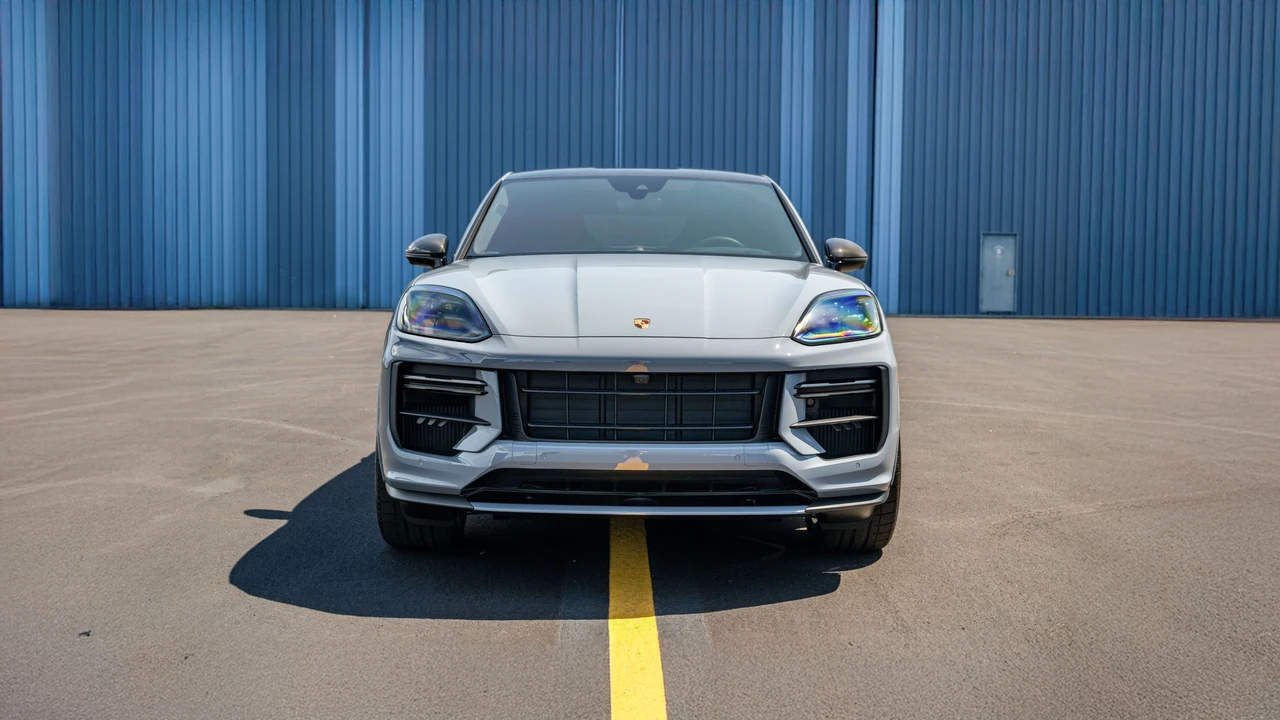 2025 Porsche 9Y0/9Y3 Cayenne Turbo GT - Image 3 of 31