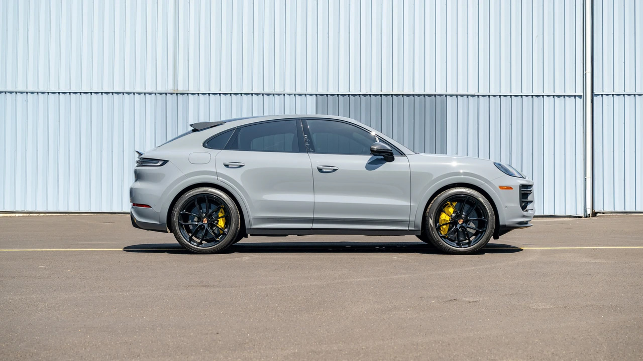 2025 Porsche 9Y0/9Y3 Cayenne Turbo GT - Image 5 of 31