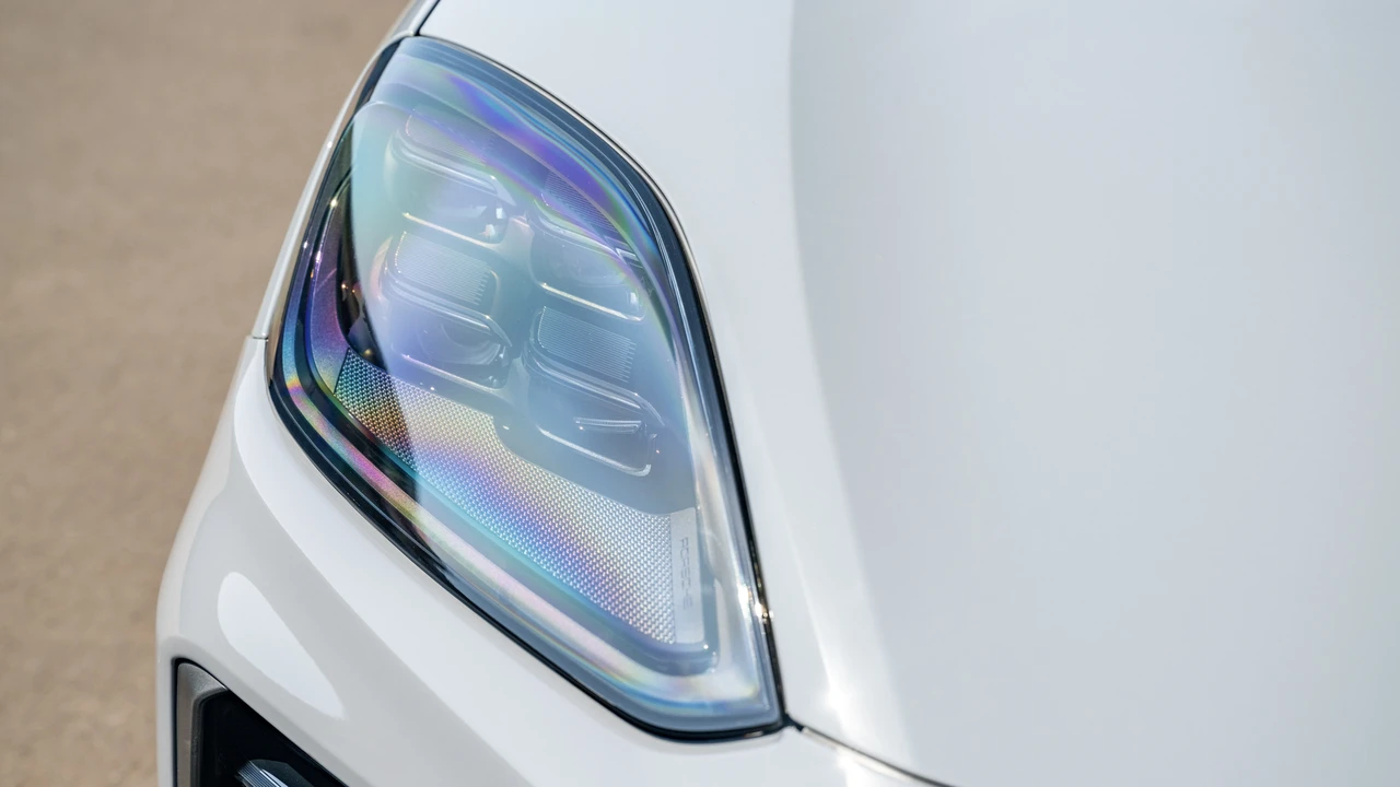 2025 Porsche 9Y0/9Y3 Cayenne Turbo GT - Image 12 of 31