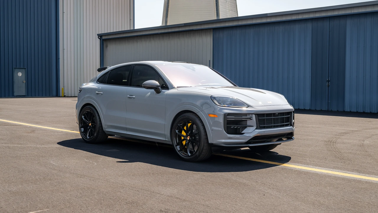 2025 Porsche 9Y0/9Y3 Cayenne Turbo GT - Image 4 of 31
