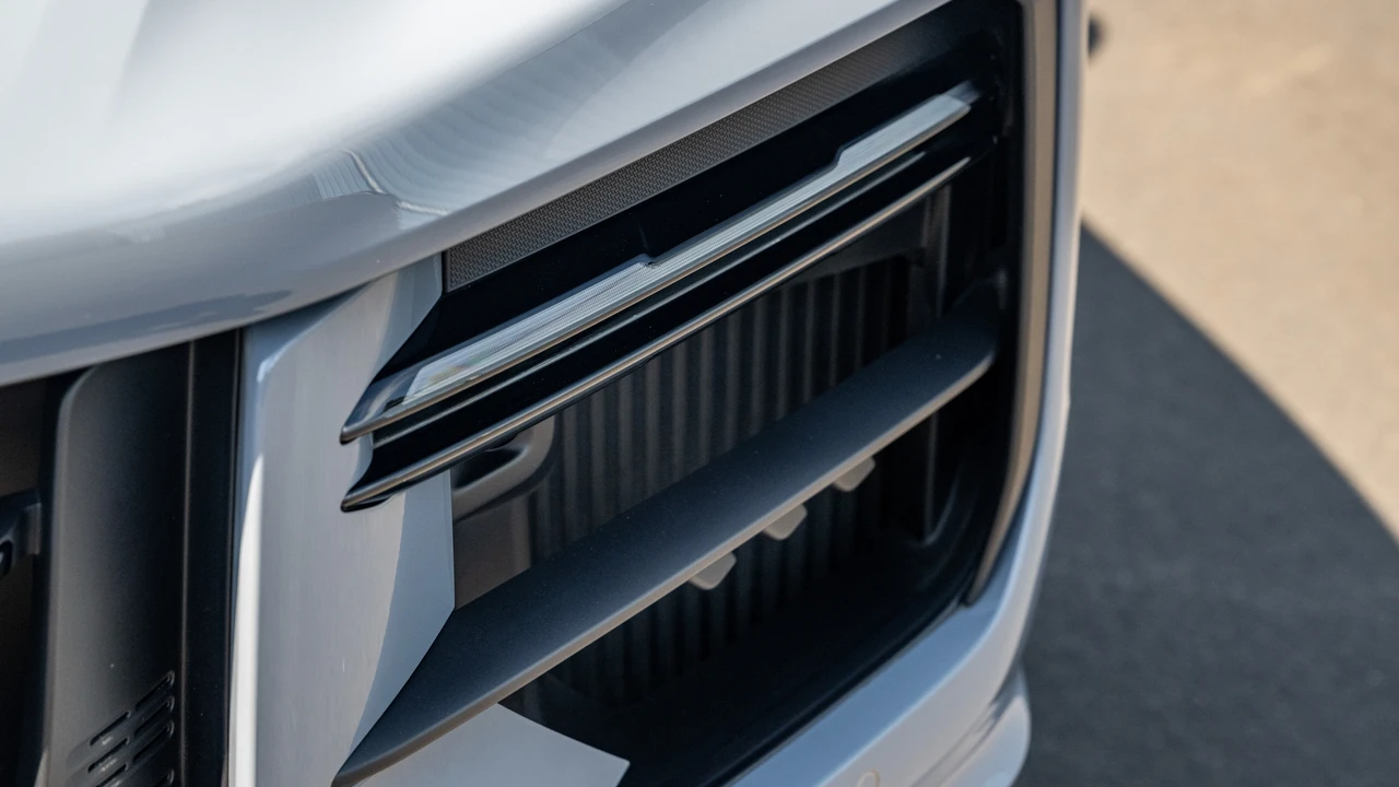 2025 Porsche 9Y0/9Y3 Cayenne Turbo GT - Image 17 of 31