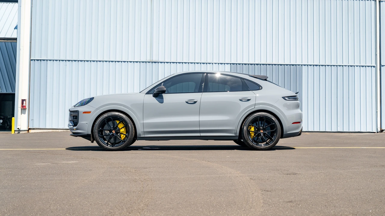 2025 Porsche 9Y0/9Y3 Cayenne Turbo GT - Image 9 of 31