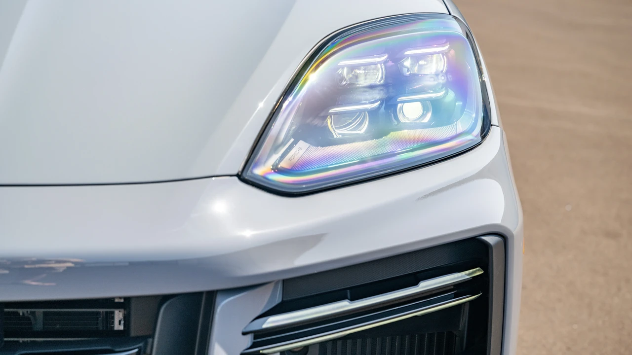 2025 Porsche 9Y0/9Y3 Cayenne Turbo GT - Image 11 of 31