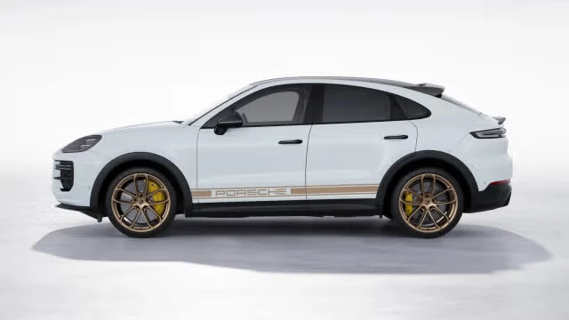 2025 Porsche 9Y0/9Y3 Cayenne Turbo GT - Image 11 of 31