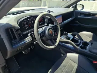 2025 Porsche 9Y0/9Y3 Cayenne Turbo GT - Image 29 of 31