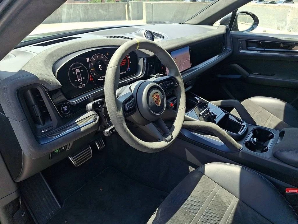 2025 Porsche 9Y0/9Y3 Cayenne Turbo GT - Image 4 of 5