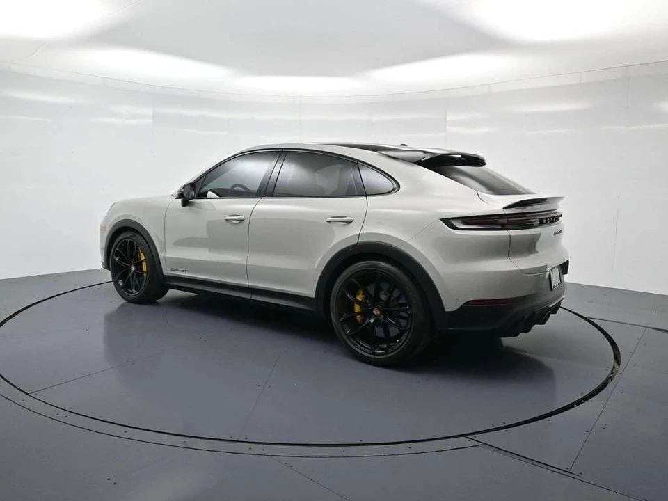 2025 Porsche 9Y0/9Y3 Cayenne Turbo GT - Image 3 of 5