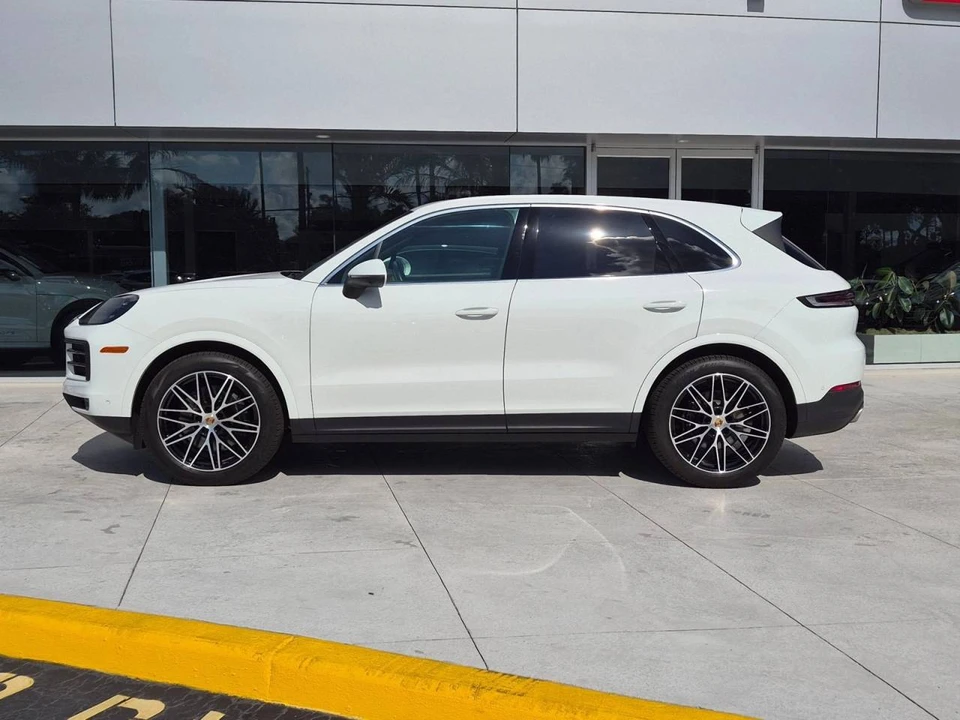 2025 Porsche 9Y0/9Y3 Cayenne - Image 2 of 5