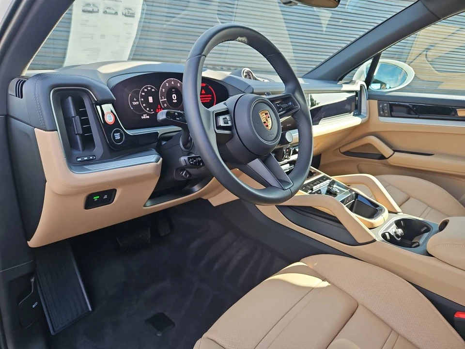 2025 Porsche 9Y0/9Y3 Cayenne - Image 4 of 5