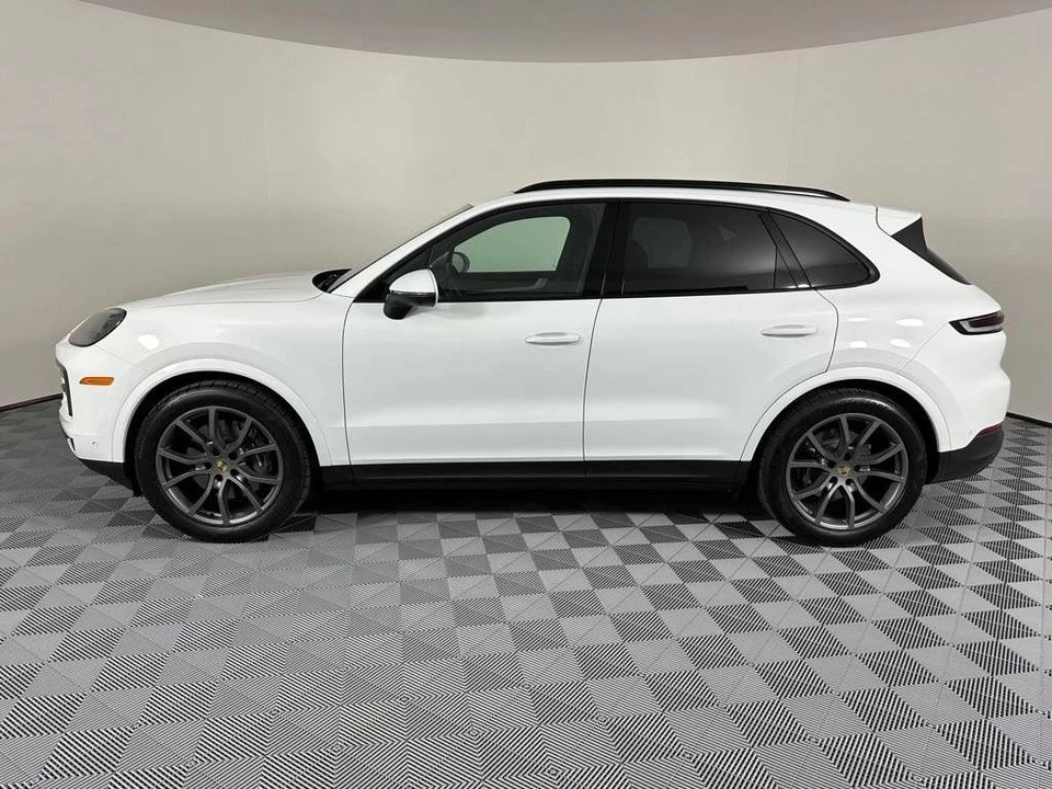 2025 Porsche 9Y0/9Y3 Cayenne - Image 2 of 5
