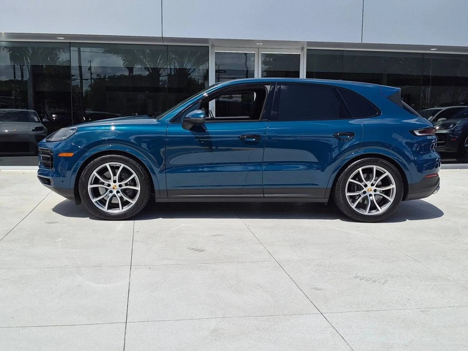 2025 Porsche 9Y0/9Y3 Cayenne - Image 2 of 4