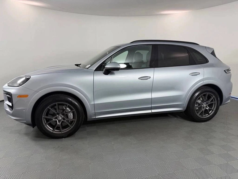 2025 Porsche 9Y0/9Y3 Cayenne - Image 2 of 5