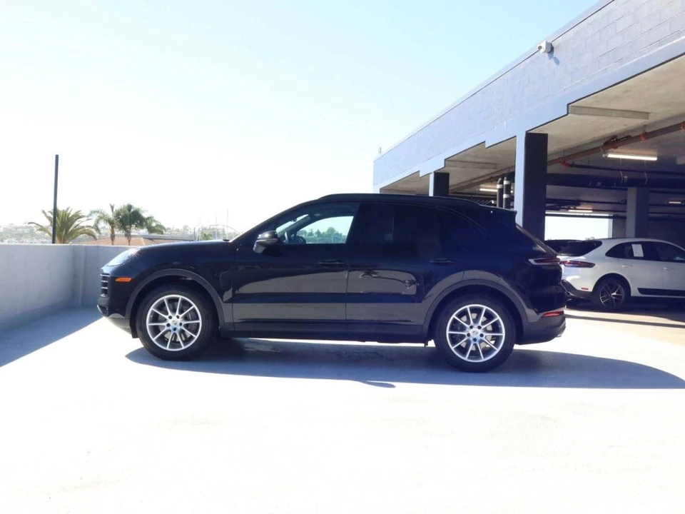2025 Porsche 9Y0/9Y3 Cayenne - Image 2 of 4
