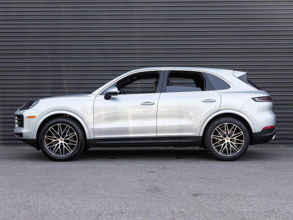 2025 Porsche 9Y0/9Y3 Cayenne - Image 2 of 5
