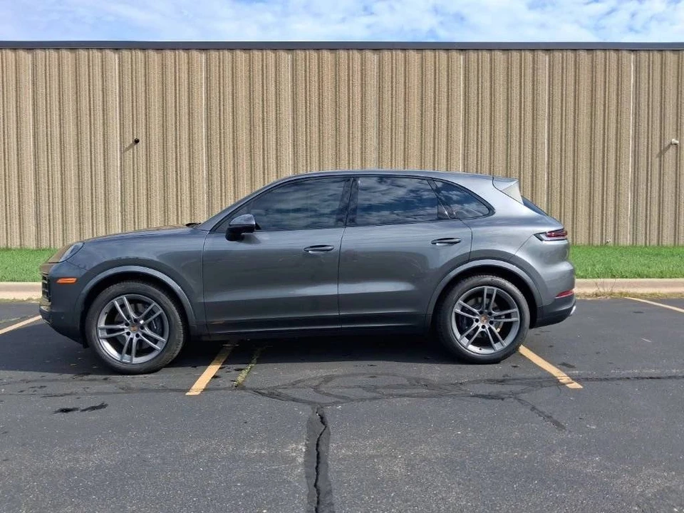 2025 Porsche 9Y0/9Y3 Cayenne - Image 2 of 4