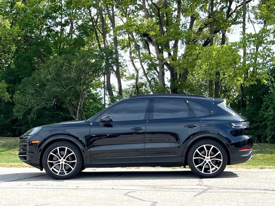 2025 Porsche 9Y0/9Y3 Cayenne - Image 2 of 4