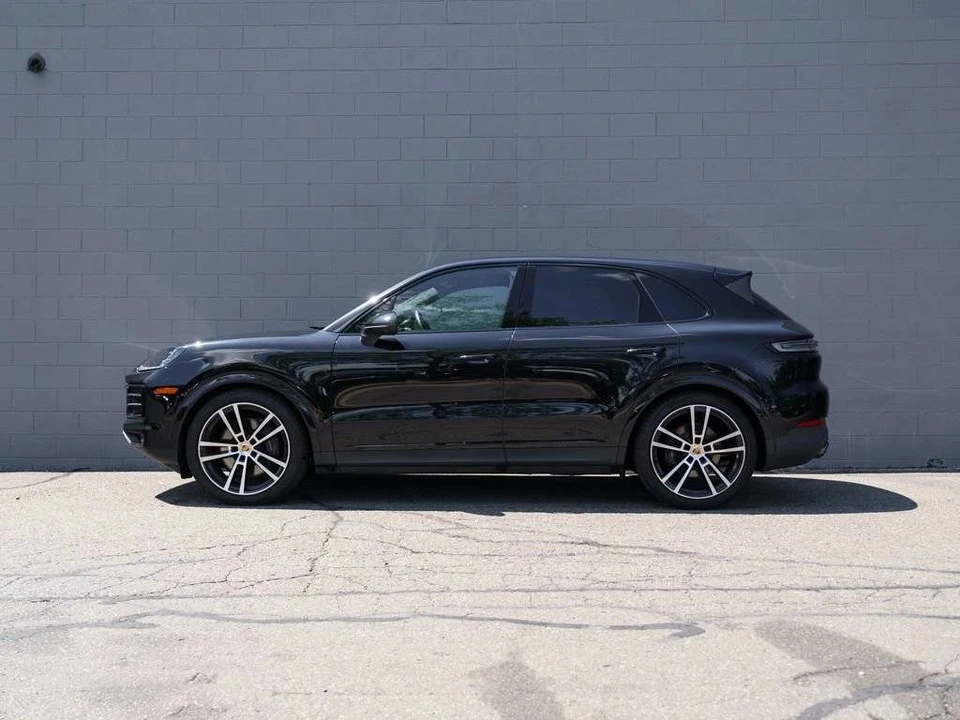 2025 Porsche 9Y0/9Y3 Cayenne - Image 2 of 4