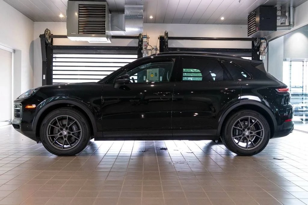 2025 Porsche 9Y0/9Y3 Cayenne - Image 2 of 5