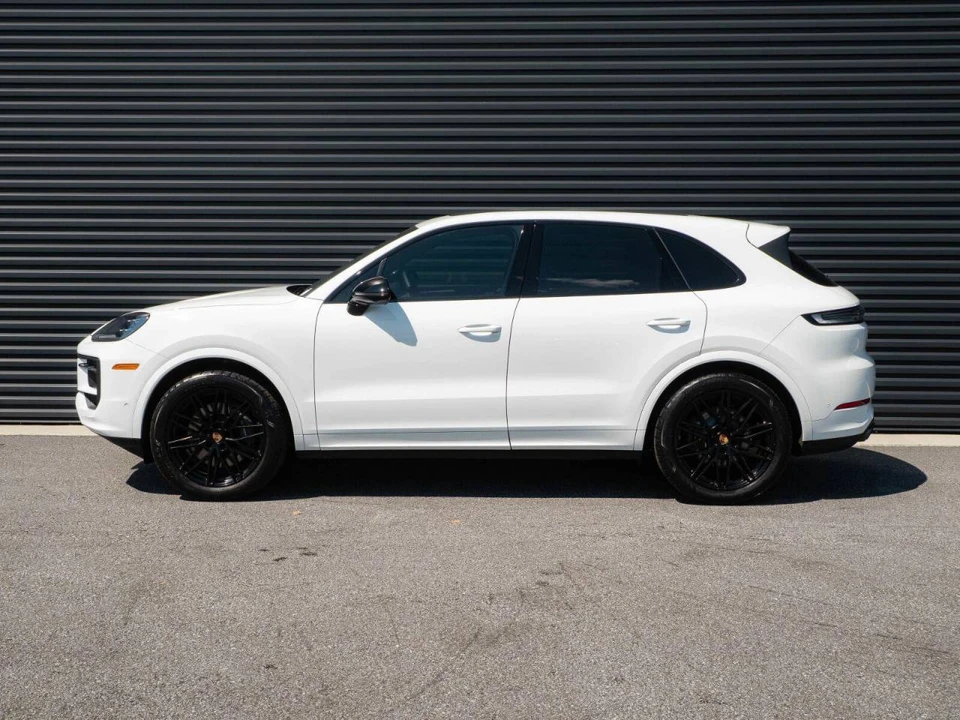 2025 Porsche 9Y0/9Y3 Cayenne - Image 2 of 4