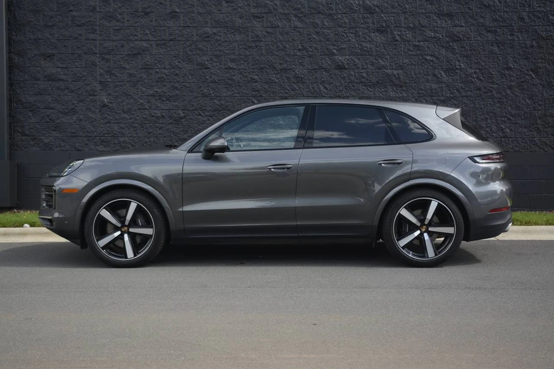 2025 Porsche 9Y0/9Y3 Cayenne - Image 2 of 5