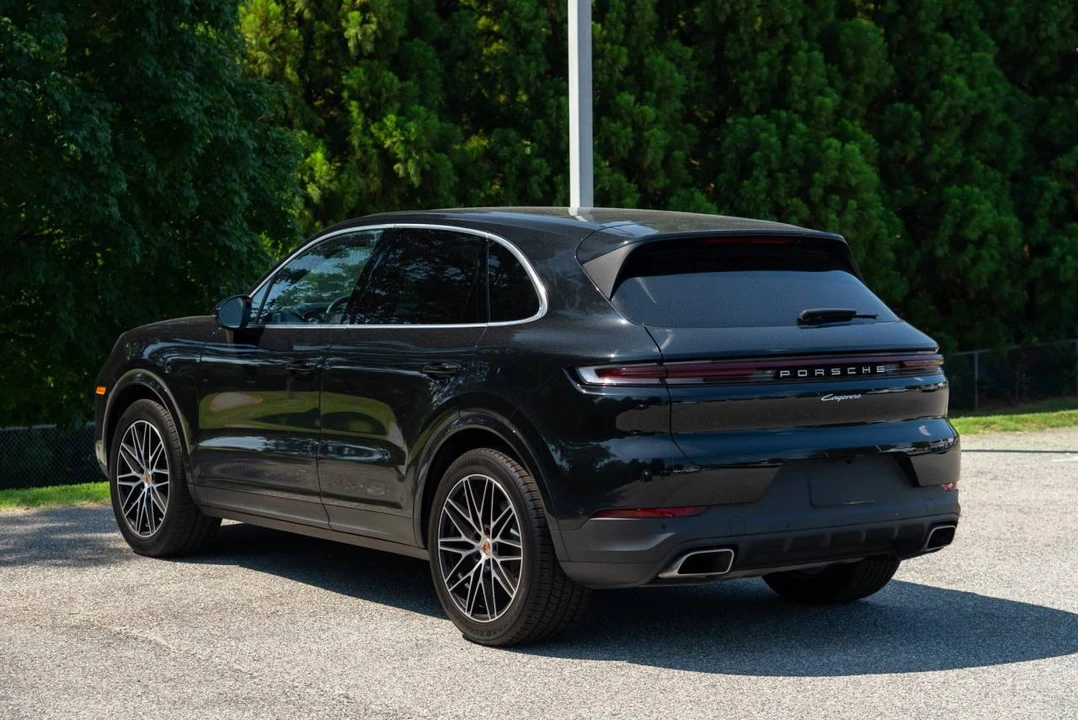 2025 Porsche 9Y0/9Y3 Cayenne - Image 2 of 4