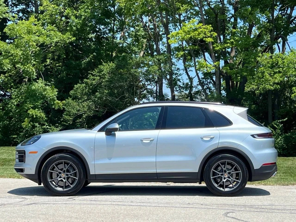 2025 Porsche 9Y0/9Y3 Cayenne - Image 2 of 5