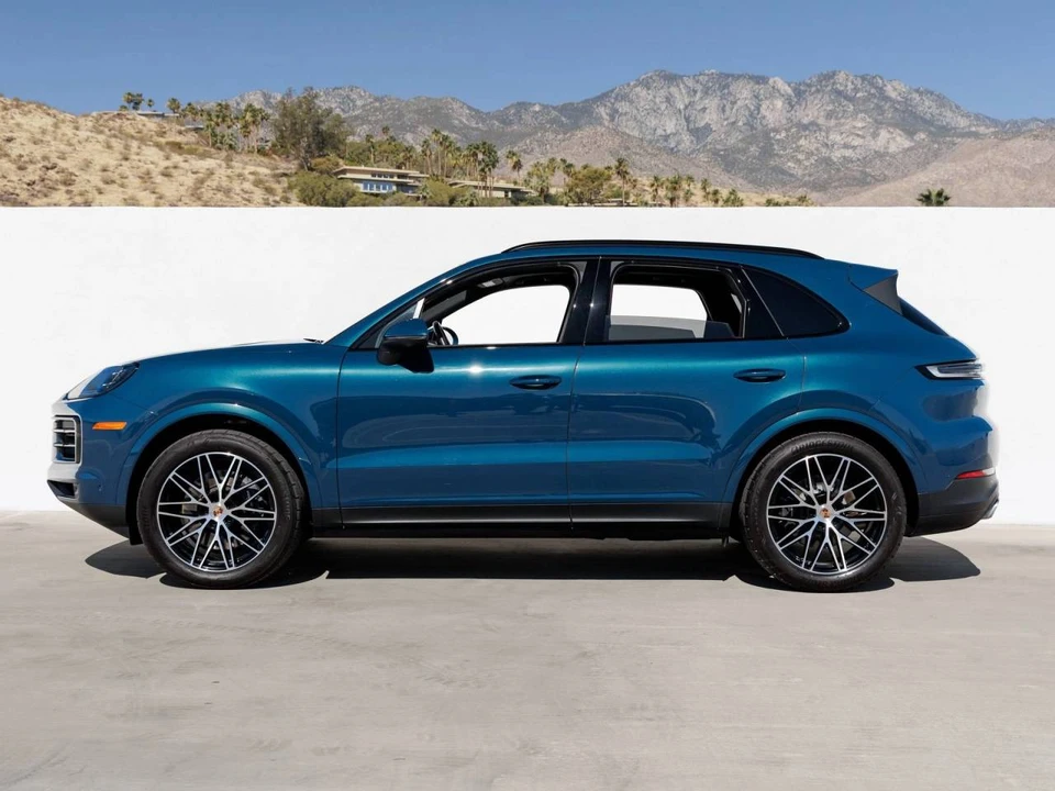 2025 Porsche 9Y0/9Y3 Cayenne - Image 2 of 4