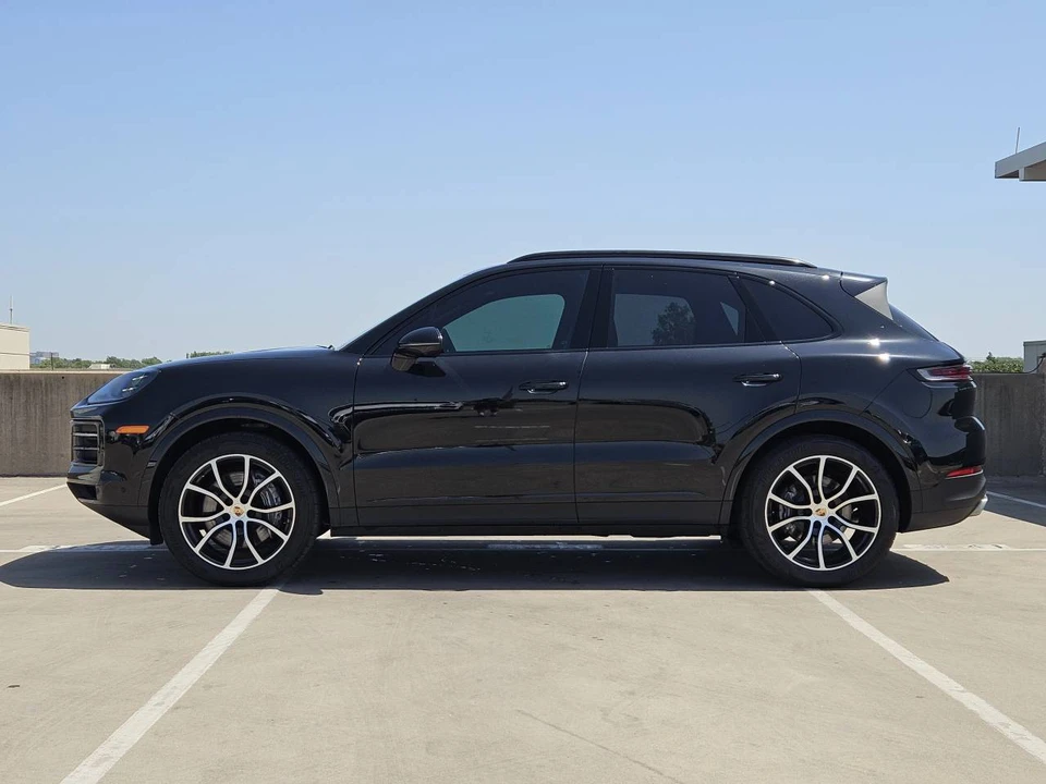 2025 Porsche 9Y0/9Y3 Cayenne - Image 2 of 5
